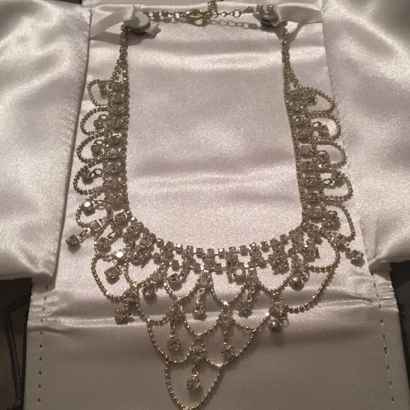 HOST PICK!!! 🎉 Vintage crystal formal necklace - Picture 2 of 4